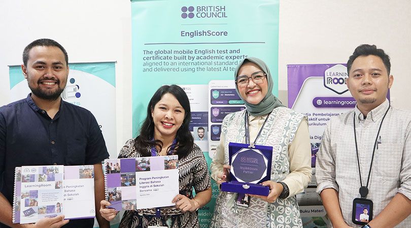 LearningRoom x EnglishScore: Kolaborasi Mendorong Efektivitas Pengajaran Bahasa Inggris di Kelas