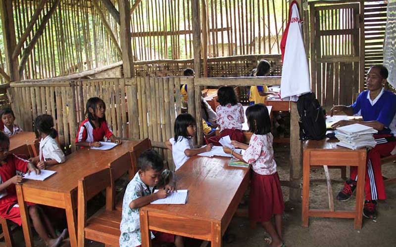 LearningRoom - Semua biaya pendidikan—seragam, makan, asrama, peralatan sekolah, dan lainnya—ditanggung negara secara penuh alias gratis