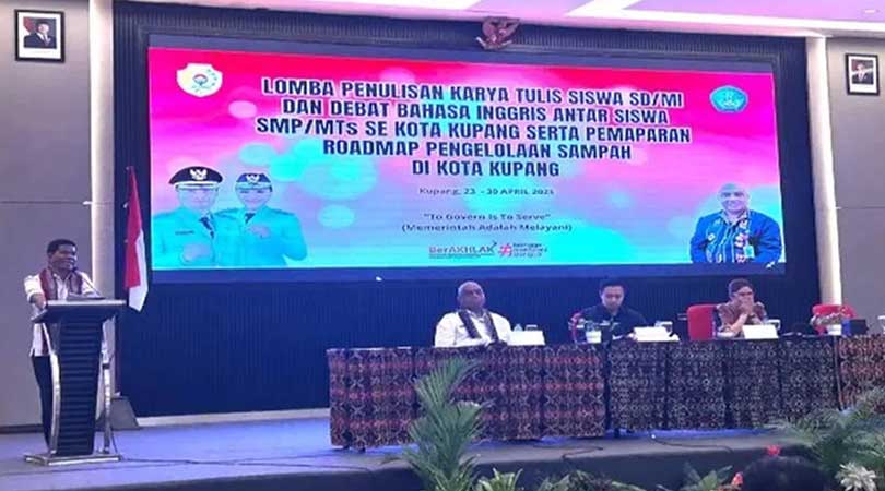 Kupang Mencetak Generasi Juara: Lomba Karya Ilmiah dan Kompetisi Debat Bahasa Inggris