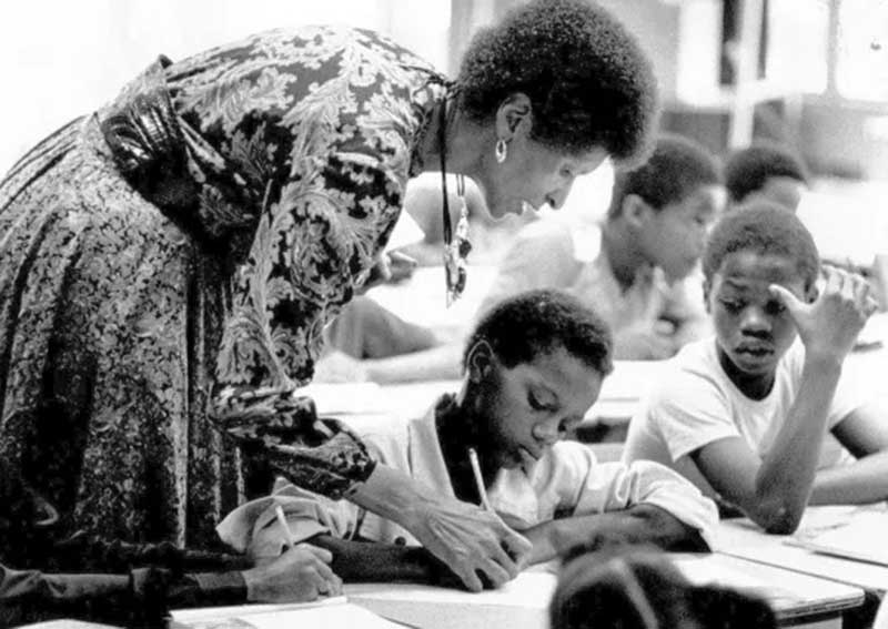 LearningRoom - Marva Collins gunakan dana pensiunnya untuk mendirikan Westside Preparatory School bagi anak-anak yang 'terbuang'