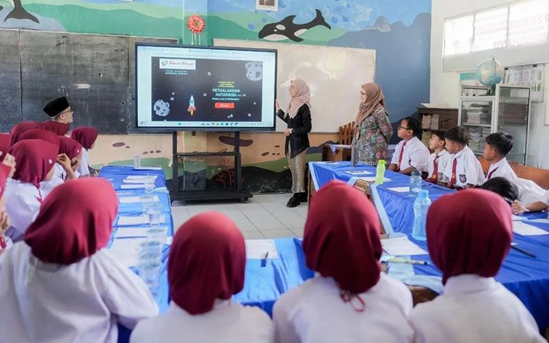 LearningRoom---Menuju-Indonesia-Cerdas,-Presiden-Prabowo-Canangkan-Digitalisasi-Pembelajaran-dengan-Smartboard-Nasional-01.jpg