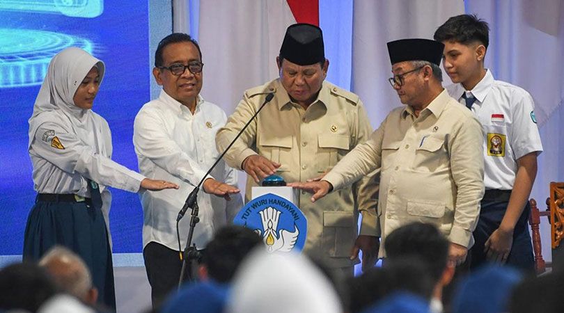 Menuju Indonesia Cerdas, Presiden Prabowo Canangkan Digitalisasi Pembelajaran dengan Smartboard Nasional