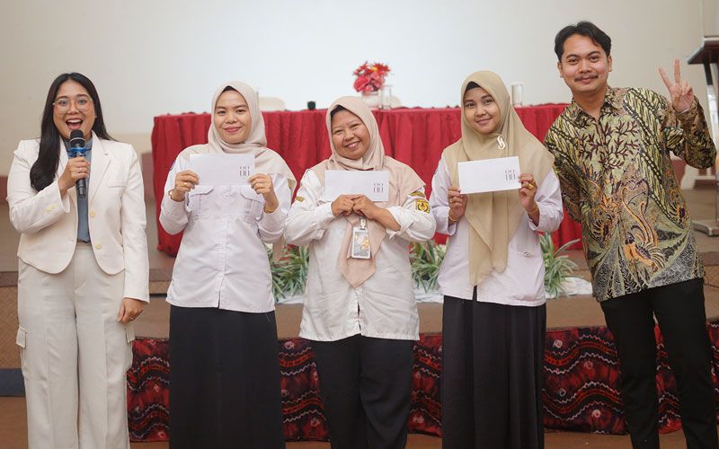 LearningRoom---Pelatihan-LR-ke-Guru-Bahasa-Inggris-di-Banjarmasin-01.jpg