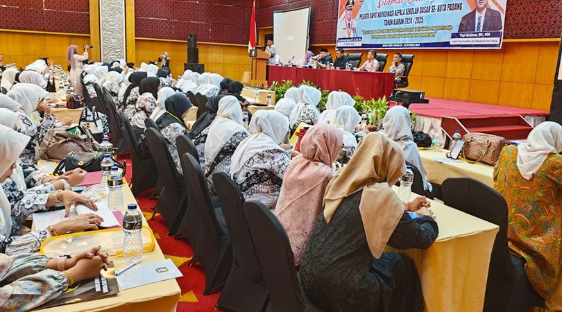 LearningRoom---Pemkot-Padang-dan-LearningRoom-Bermitra-untuk-Tingkatkan-Literasi-Bahasa-Inggris-02.jpg
