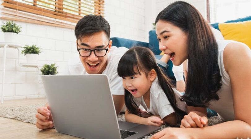 Tips Digital Parenting: Optimalkan Waktu Layar Anak untuk Belajar Bahasa Inggris