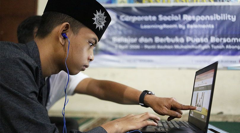 Transformasi Pendidikan Bahasa Inggris untuk Siswa SD dan SMP di Era Digital dengan LearningRoom