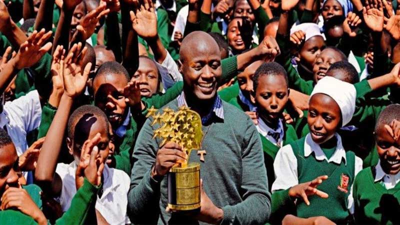 Peter Tabichi memenangkan Global Teacher Prize atas kontribusinya yang luar biasa dalam pendidikan dan komunitas