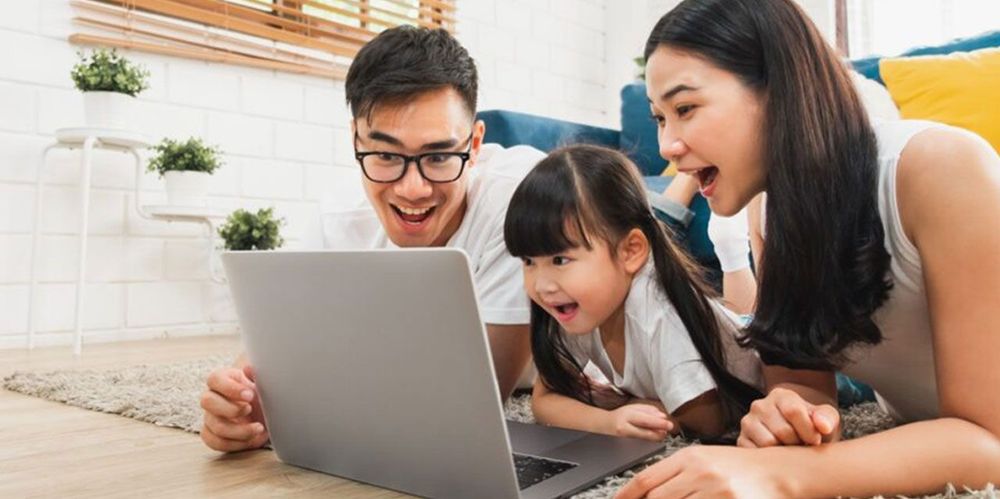 Tips Digital Parenting: Optimalkan Waktu Layar Anak untuk Belajar Bahasa Inggris